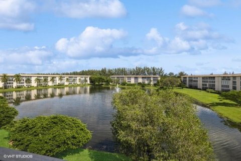 Condo in Coconut Creek, Florida, 2 bedrooms  № 764305 - photo 1