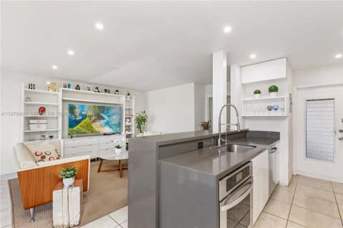 Copropriété à vendre à Hollywood, Floride: 2 chambres, 83.61 m2 № 2041966 - photo 10