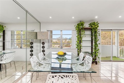 Copropriété à vendre à Hollywood, Floride: 2 chambres, 83.61 m2 № 2041966 - photo 16