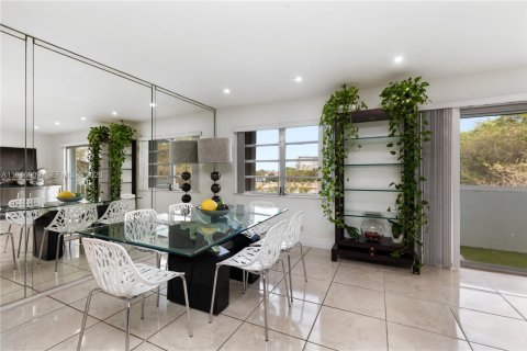 Copropriété à vendre à Hollywood, Floride: 2 chambres, 83.61 m2 № 2041966 - photo 17