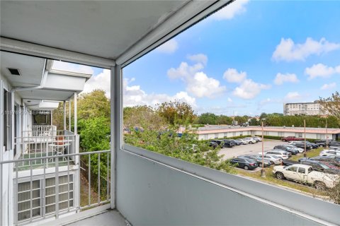 Copropriété à vendre à Hollywood, Floride: 2 chambres, 83.61 m2 № 2041966 - photo 29