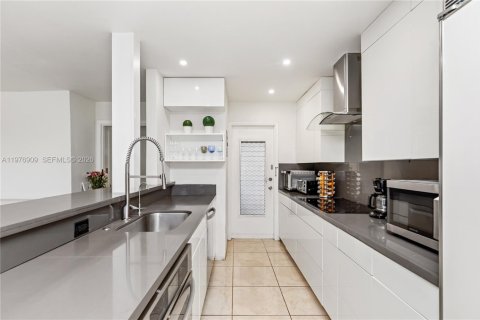 Copropriété à vendre à Hollywood, Floride: 2 chambres, 83.61 m2 № 2041966 - photo 3