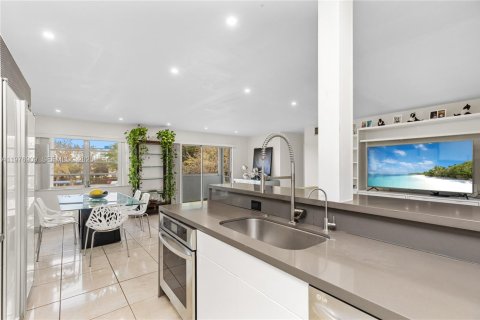 Copropriété à vendre à Hollywood, Floride: 2 chambres, 83.61 m2 № 2041966 - photo 4