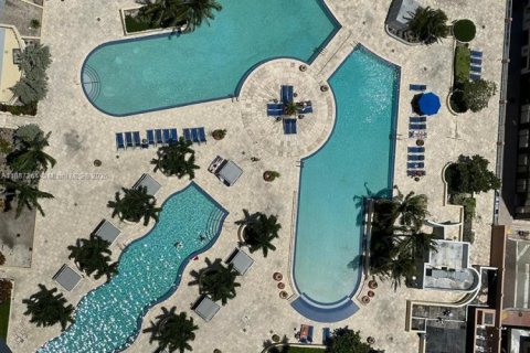 Condominio en venta en Miami, Florida, 2 dormitorios, 120.12 m2 № 1981770 - foto 27