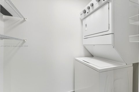 Condominio en venta en Miami, Florida, 2 dormitorios, 120.12 m2 № 1981770 - foto 18