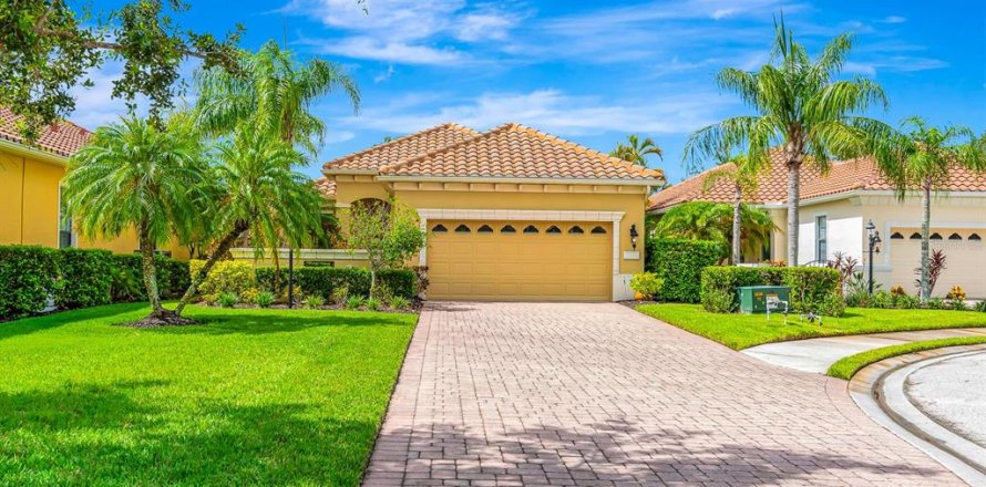 Дом в Лейквуд Ранч, Флорида 6 комнат, 178.28м2 № 1816204