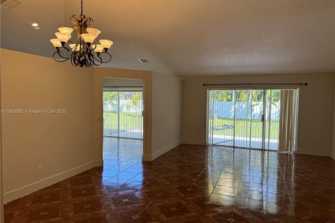 House in Miramar, Florida 4 bedrooms, 187.66 sq.m. № 1952521 - photo 7