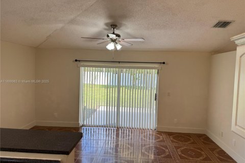 House in Miramar, Florida 4 bedrooms, 187.66 sq.m. № 1952521 - photo 10