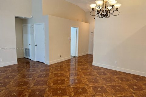 House in Miramar, Florida 4 bedrooms, 187.66 sq.m. № 1952521 - photo 11