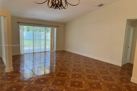 House in Miramar, Florida 4 bedrooms, 187.66 sq.m. № 1952521 - photo 12