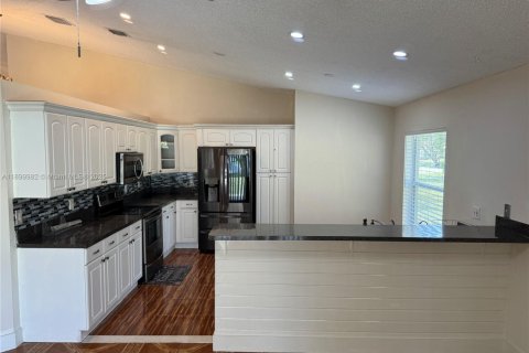 House in Miramar, Florida 4 bedrooms, 187.66 sq.m. № 1952521 - photo 3