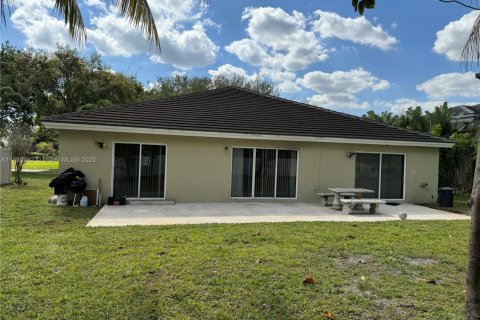 House in Miramar, Florida 4 bedrooms, 187.66 sq.m. № 1952521 - photo 23