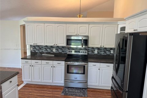House in Miramar, Florida 4 bedrooms, 187.66 sq.m. № 1952521 - photo 2