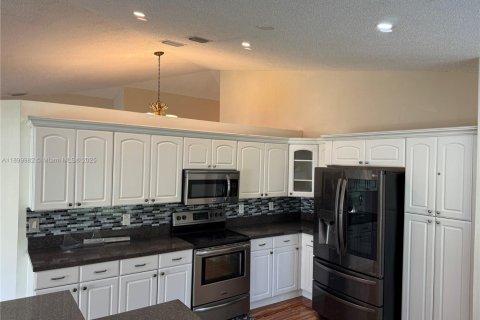 House in Miramar, Florida 4 bedrooms, 187.66 sq.m. № 1952521 - photo 1