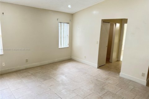 House in Miramar, Florida 4 bedrooms, 187.66 sq.m. № 1952521 - photo 16