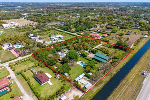Casa en venta en Miami, Florida, 4 dormitorios, 619.38 m2 № 2075168 - foto 15