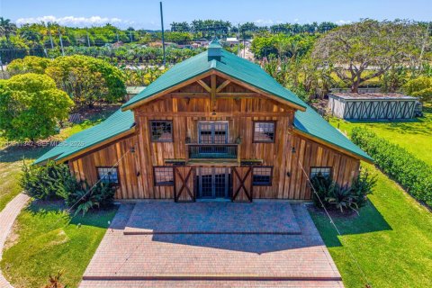 Casa en venta en Miami, Florida, 4 dormitorios, 619.38 m2 № 2075168 - foto 22