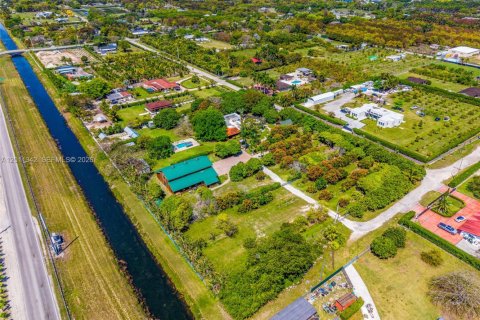 Casa en venta en Miami, Florida, 4 dormitorios, 619.38 m2 № 2075168 - foto 12