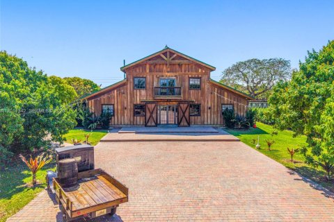 Casa en venta en Miami, Florida, 4 dormitorios, 619.38 m2 № 2075168 - foto 21