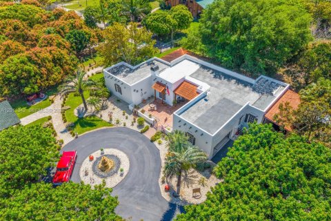Casa en Miami, Florida 4 dormitorios, 619.38 m2 № 2075168