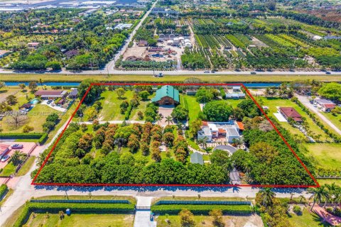 Casa en venta en Miami, Florida, 4 dormitorios, 619.38 m2 № 2075168 - foto 5