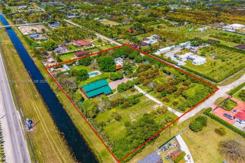 Casa en venta en Miami, Florida, 4 dormitorios, 619.38 m2 № 2075168 - foto 11