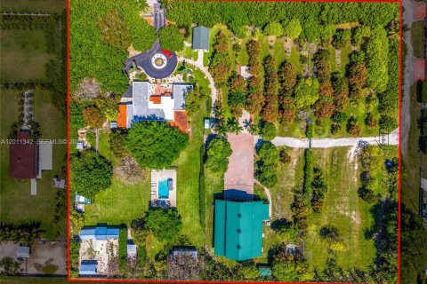Casa en venta en Miami, Florida, 4 dormitorios, 619.38 m2 № 2075168 - foto 17