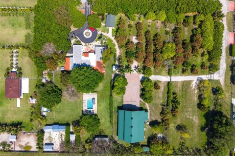 Casa en venta en Miami, Florida, 4 dormitorios, 619.38 m2 № 2075168 - foto 18