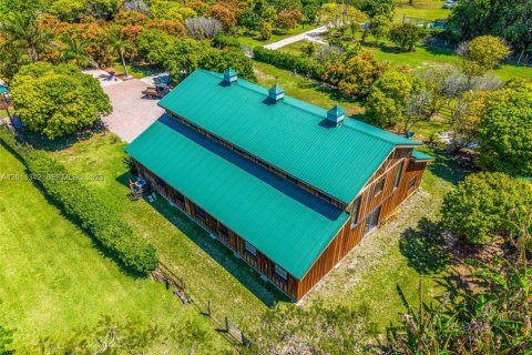 Casa en venta en Miami, Florida, 4 dormitorios, 619.38 m2 № 2075168 - foto 19