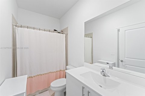 House in Miami, Florida 3 bedrooms, 123.37 sq.m. № 2042525 - photo 16