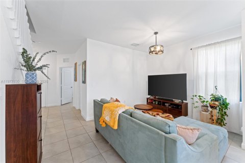 House in Miami, Florida 3 bedrooms, 123.37 sq.m. № 2042525 - photo 5