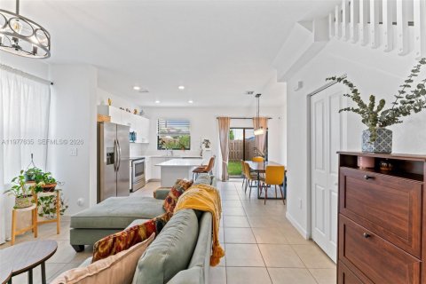 House in Miami, Florida 3 bedrooms, 123.37 sq.m. № 2042525 - photo 3