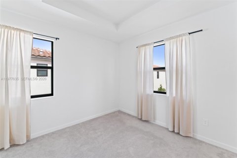 House in Miami, Florida 3 bedrooms, 123.37 sq.m. № 2042525 - photo 9