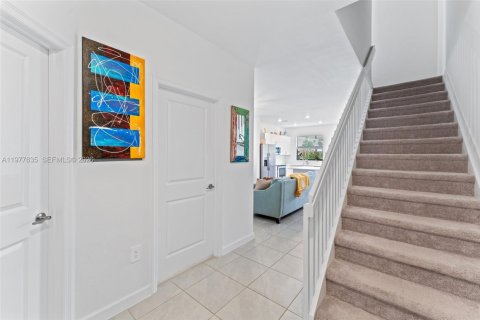 House in Miami, Florida 3 bedrooms, 123.37 sq.m. № 2042525 - photo 2