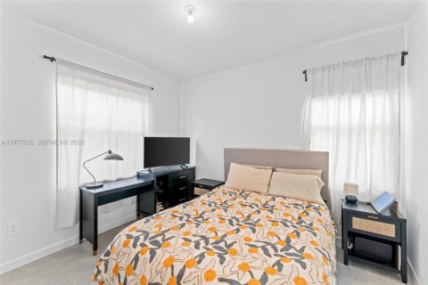 House in Miami, Florida 3 bedrooms, 123.37 sq.m. № 2042525 - photo 17
