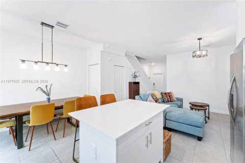 House in Miami, Florida 3 bedrooms, 123.37 sq.m. № 2042525 - photo 7