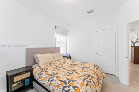 House in Miami, Florida 3 bedrooms, 123.37 sq.m. № 2042525 - photo 18