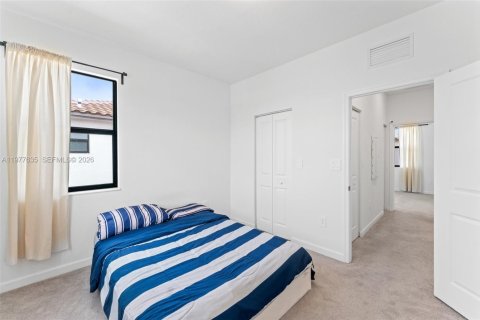 House in Miami, Florida 3 bedrooms, 123.37 sq.m. № 2042525 - photo 12