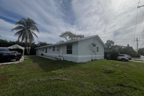 Снять в аренду виллу или дом в Холливуд, Флорида 3 спальни, 111.48м2, № 1991578 - фото 2