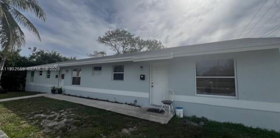 Дом в Холливуд, Флорида 3 спальни, 111.48м2 № 1991578