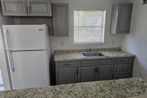 Снять в аренду виллу или дом в Холливуд, Флорида 3 спальни, 111.48м2, № 1991578 - фото 4