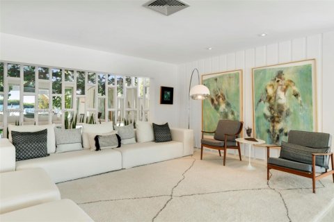 House in Key Biscayne, Florida 5 bedrooms, 439.06 sq.m. № 1937494 - photo 20