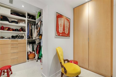 House in Key Biscayne, Florida 5 bedrooms, 439.06 sq.m. № 1937494 - photo 15
