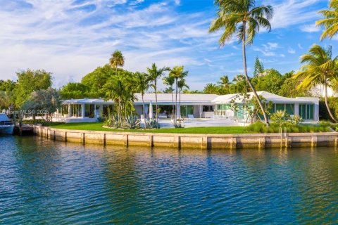 Casa en alquiler en Key Biscayne, Florida, 5 dormitorios, 439.06 m2 № 1937494 - foto 1