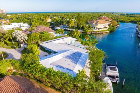 Снять в аренду виллу или дом в Ки-Бискейн, Флорида 5 спален, 439.06м2, № 1937494 - фото 16