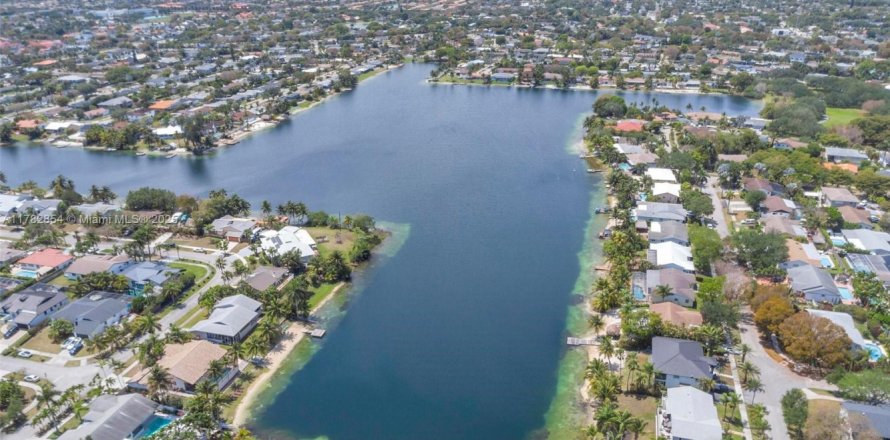 Terrain à Cutler Bay, Floride № 2050772