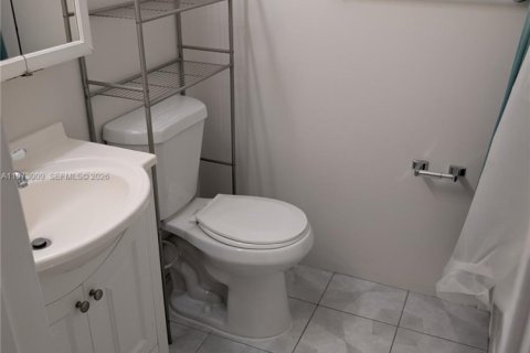 Снять в аренду таунхаус в Норт-Майами, Флорида 3 спальни, 152.36м2, № 2041299 - фото 7