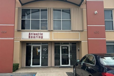 Propiedad comercial en alquiler en Doral, Florida № 1151516 - foto 1
