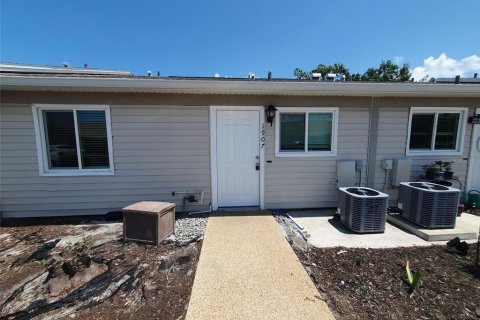 House in Palm Harbor, Florida 2 bedrooms, 92.9 sq.m. № 2198495