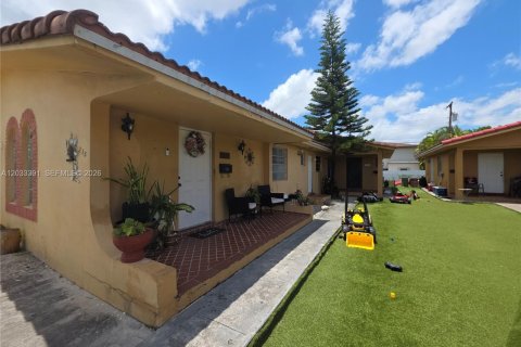 Immobilier commercial à vendre à Hialeah, Floride: 220.55 m2 № 2084513 - photo 2